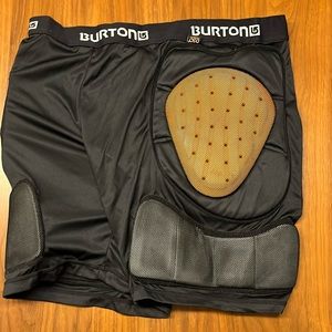 Burton Total Impact Shorts Lg